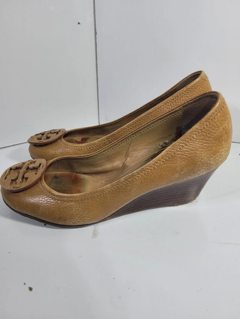 Tory Burch Sally Wedge Pumps Tan Pebbled Leather Women Size 9 M Flawed AS IS